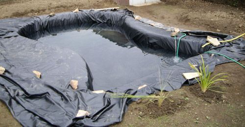 Bâche pour un bassin de jardin