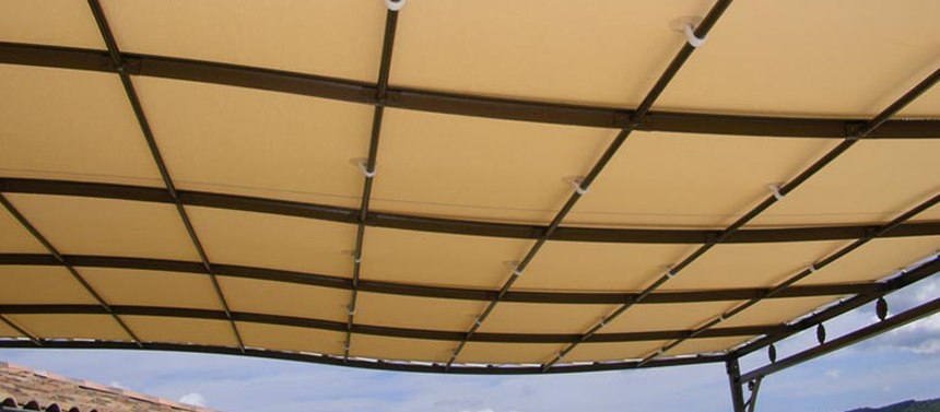 Pourquoi choisir la bâche pergola sur mesure Tecplast ?