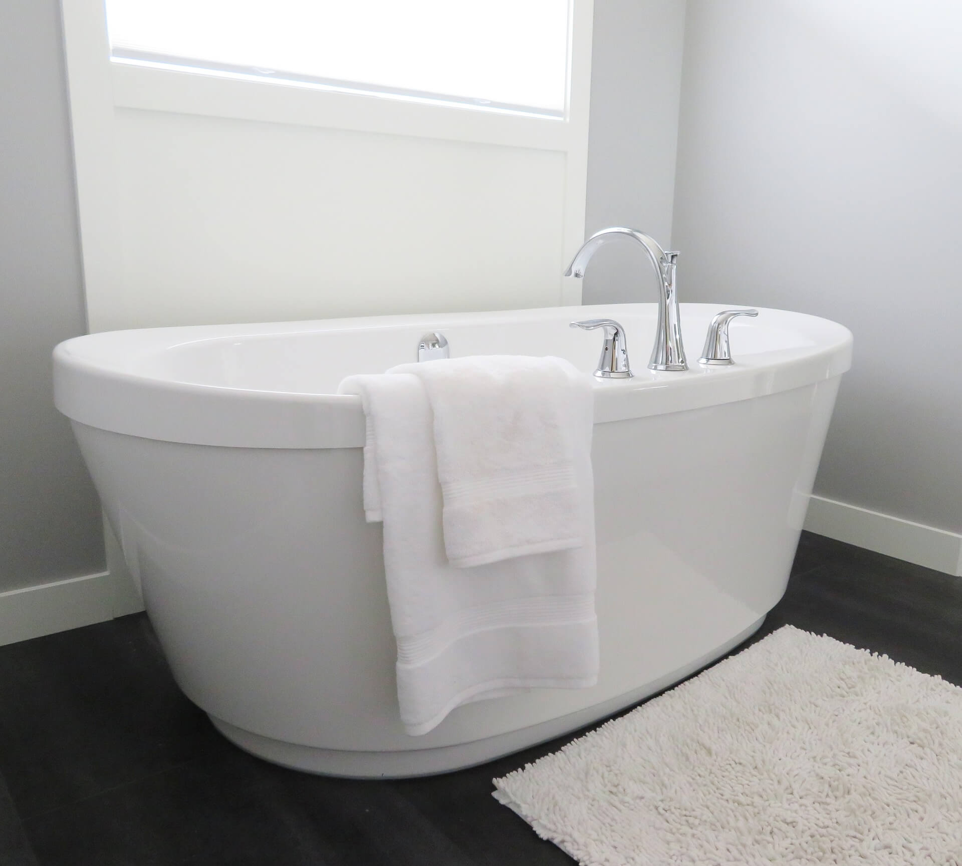 Guide Pratique pour Déboucher sa Baignoire sans Faire Appel à un Plombier