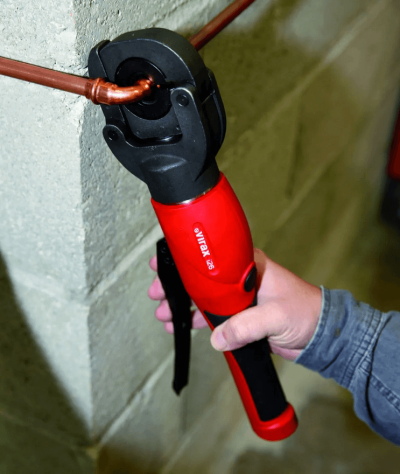 Comment utiliser une presse à sertir manuelle hydraulique ?